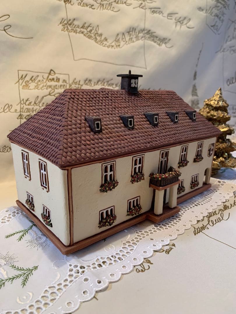 ドイツ製　置物　レアな大型の未使用の陶器のキャンドルハウス細かく作られて可愛い！