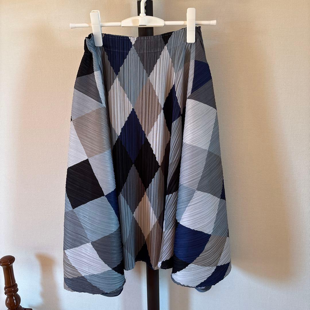 プリーツプリーズ　イッセイミヤケ　スカート