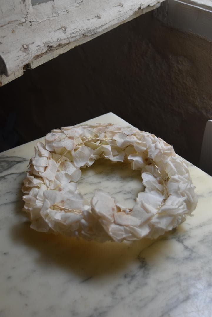 フランスアンティーク　朽ちたエクリュ色の美しい花冠（大）布花　ティアラ　ドール