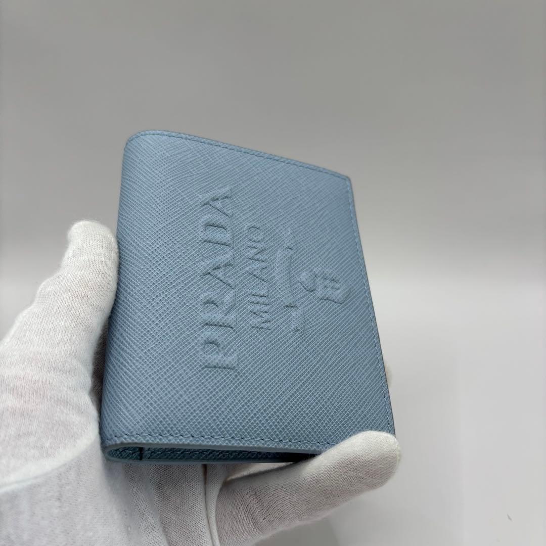 美品　PRADA 二つ折り財布　サフィアーノエンボス　ライトブルー 1MV204