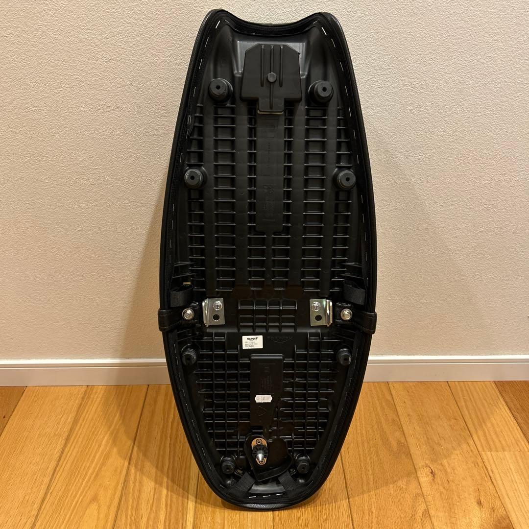 TRIUMPH トライアンフ　 純正オプション　ベンチシート　ブラック