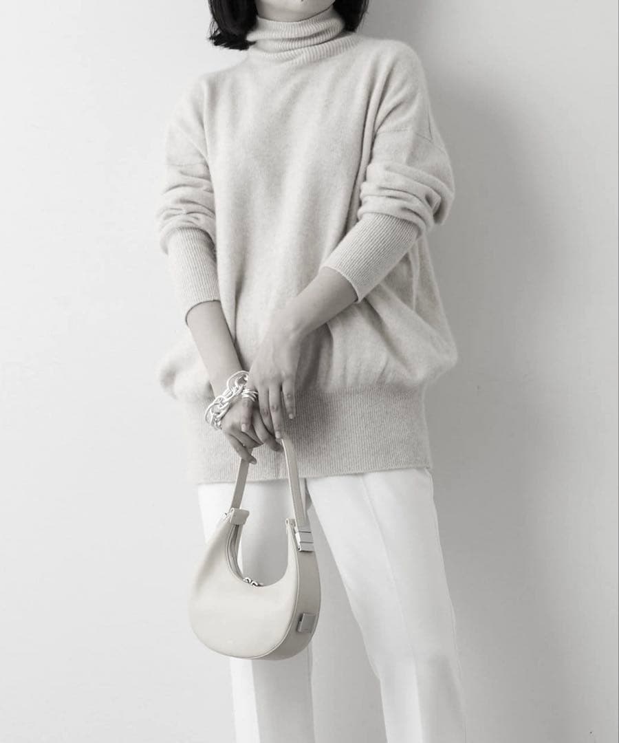 Whim Gazette タートルネックラフライトハイゲージニット　ラクーン混