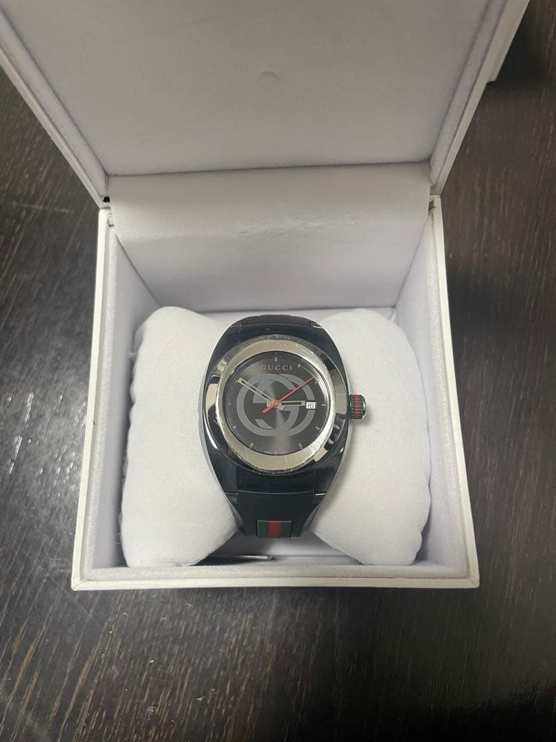 GUCCI SYNC ブラックラバーベルト時計