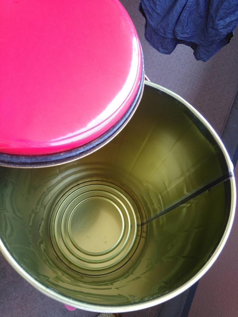 レトロ フォルクスワーゲン缶 椅子