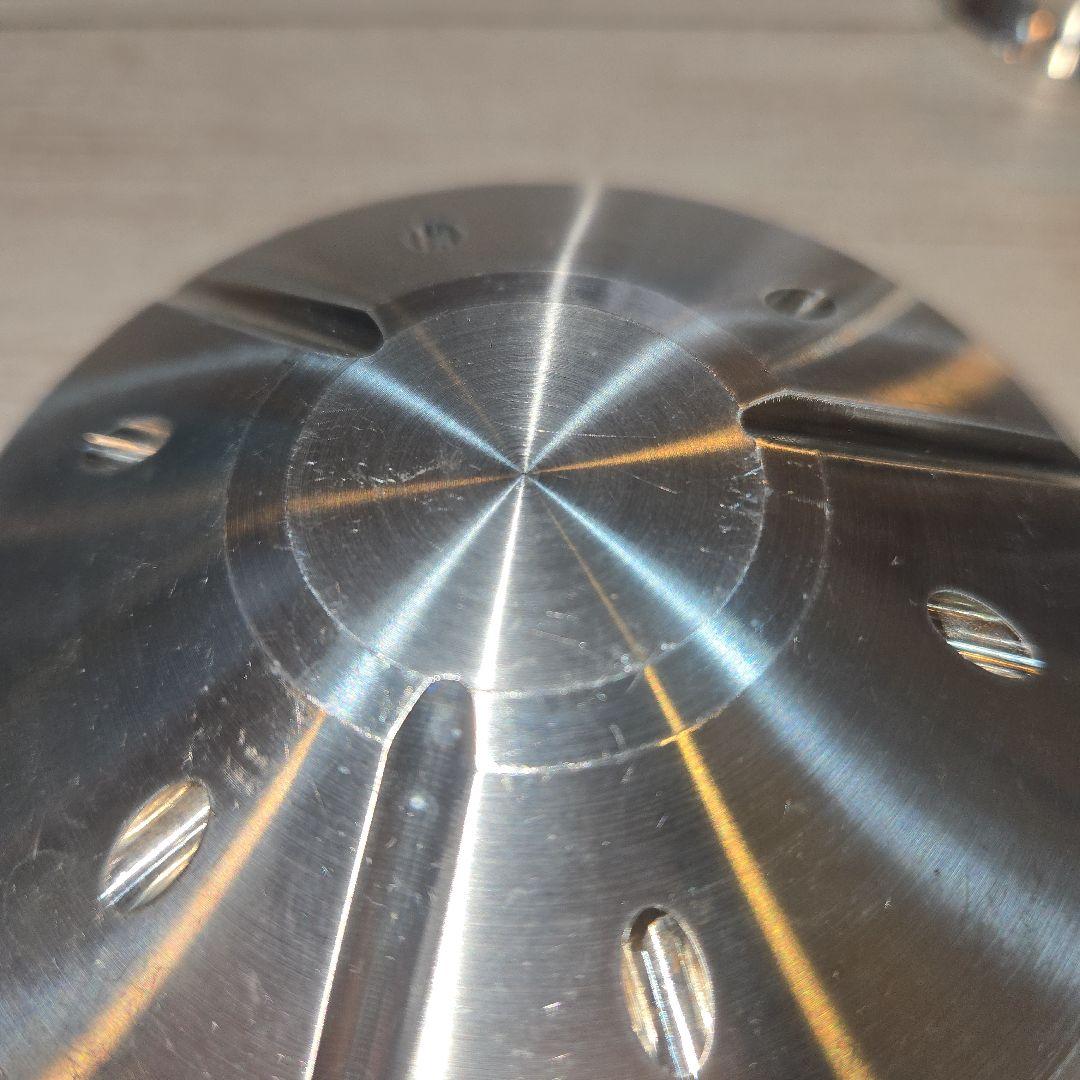 手軽に瞬間燻製、ウイスキーなどのお酒を格上げする燕三条産ジュラルミンスモーカー