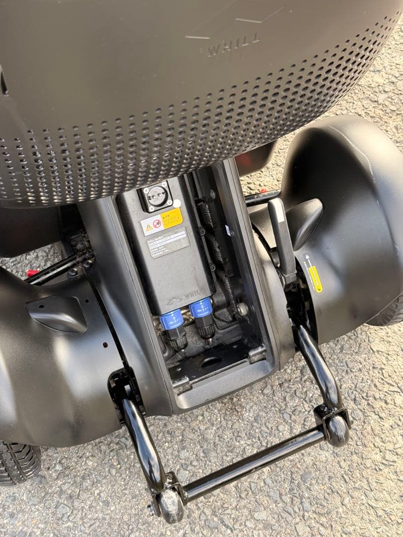 近畿配達は3千引 バッテリー2本♪ WHILL Model C 電動車椅 シニア