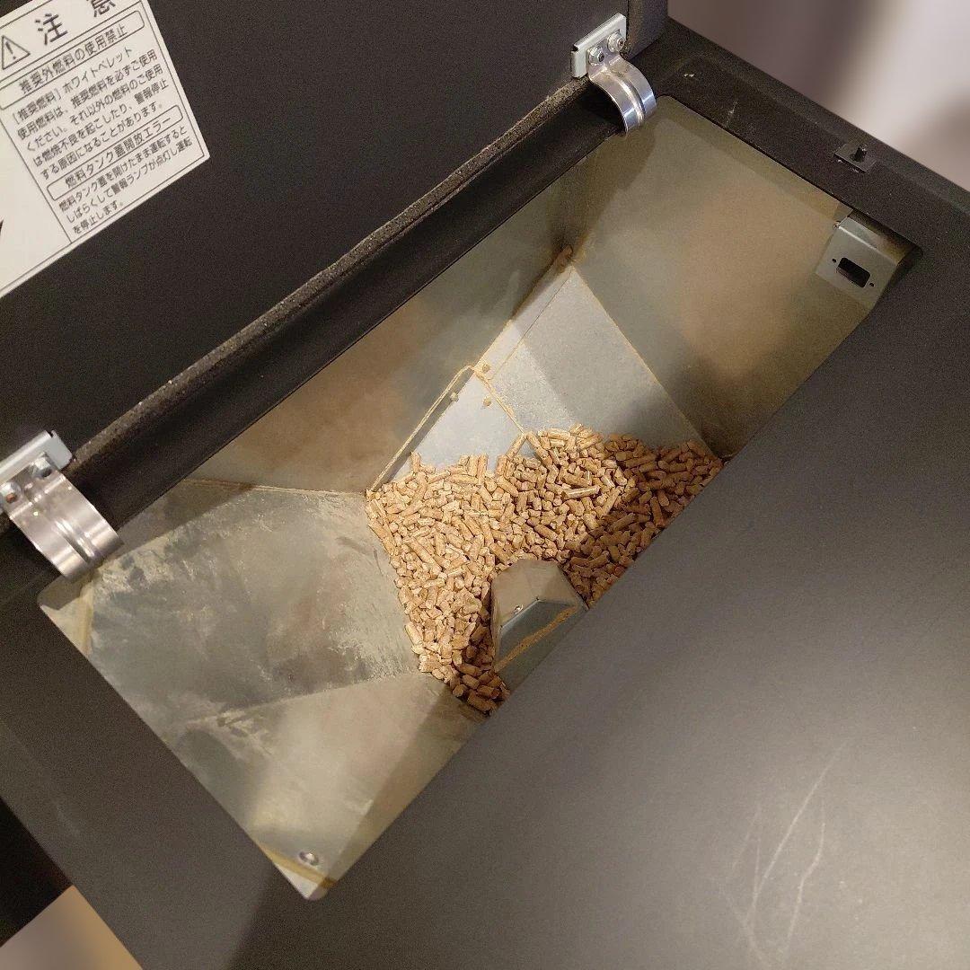 トヨトミ　密閉式ペレットストーブ　muumuu PE-8