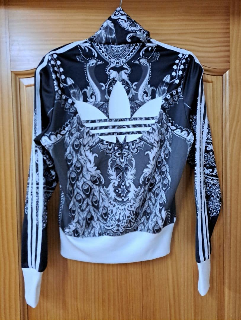 アディダスオリジナルス×ザ・ファーム・カンパニー トラックジャケット 孔雀柄