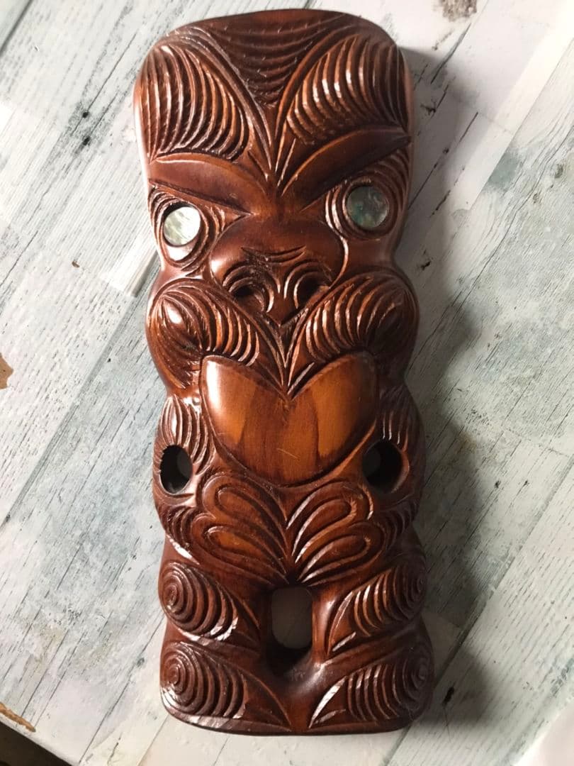 ニュージーランドで購入したマオリ族の木彫り置物