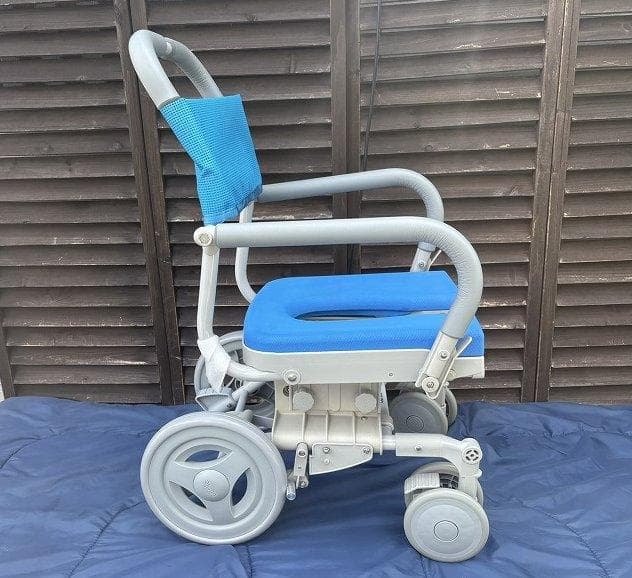 未使用！ウチエ シャワーラク 低座面 U型シート シャワーキャリー 車椅子