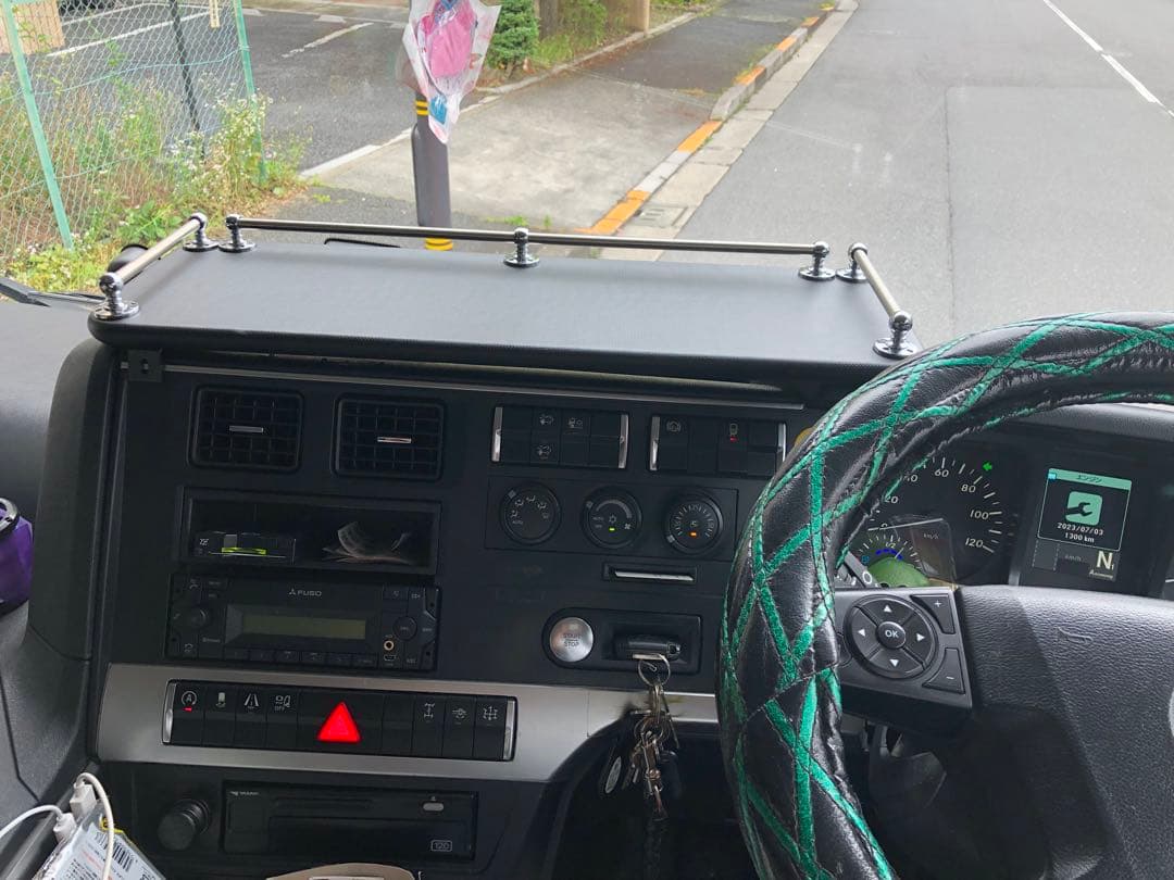 17スーパーグレート　フロントセンターテーブル　黒レザー