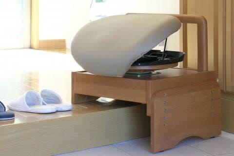 介護　椅子　高さや段差の調節可能