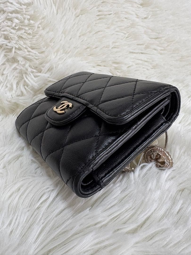 【美品】CHANEL シャネル　三つ折り財布　マトラッセ　ラムスキン　ブラック