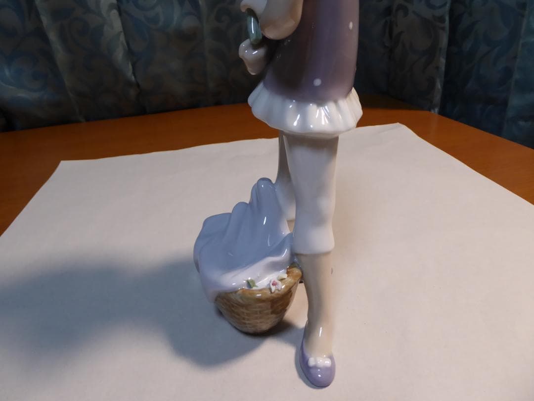 リヤドロ　花束の贈り物　8632　24×11×9cm　2011年　300A