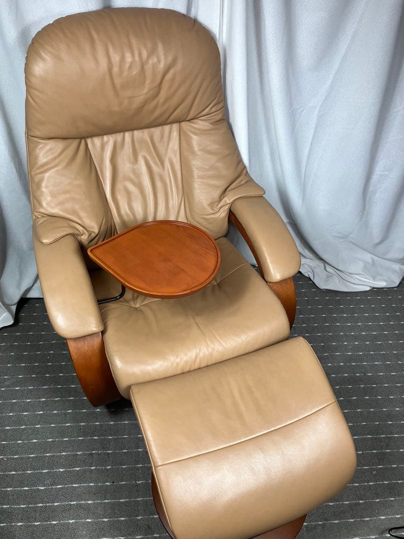 Hjellegjerde イエリアーダ社　本革リクライニングチェア