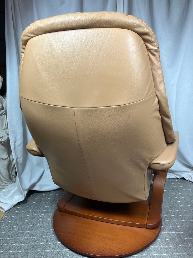 Hjellegjerde イエリアーダ社　本革リクライニングチェア