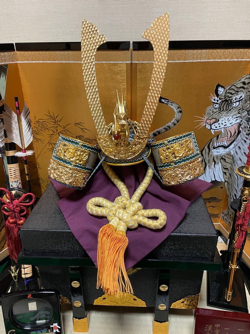 週末セール❣️五月人形 兜飾り 虎の屏風付き