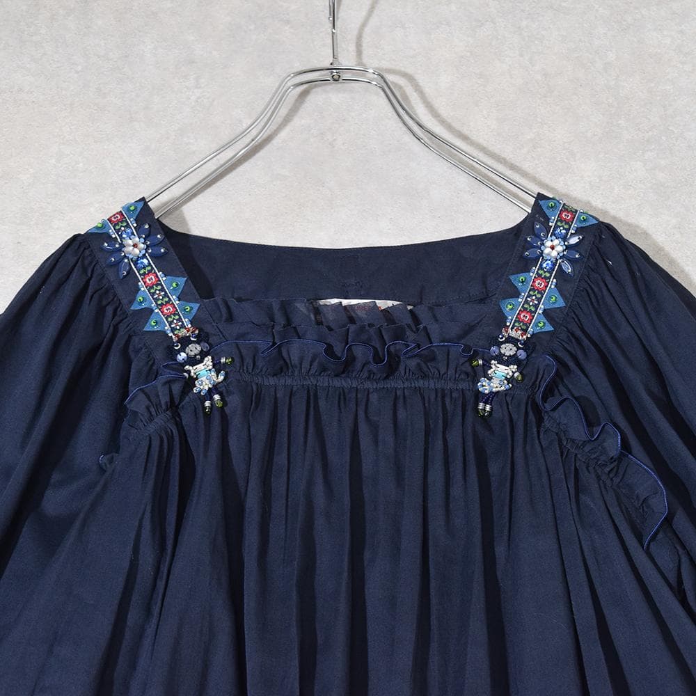 アルベロベロ OLLEBOREBLA ぶたさん ビーズ装飾 綿ローン ブラウス