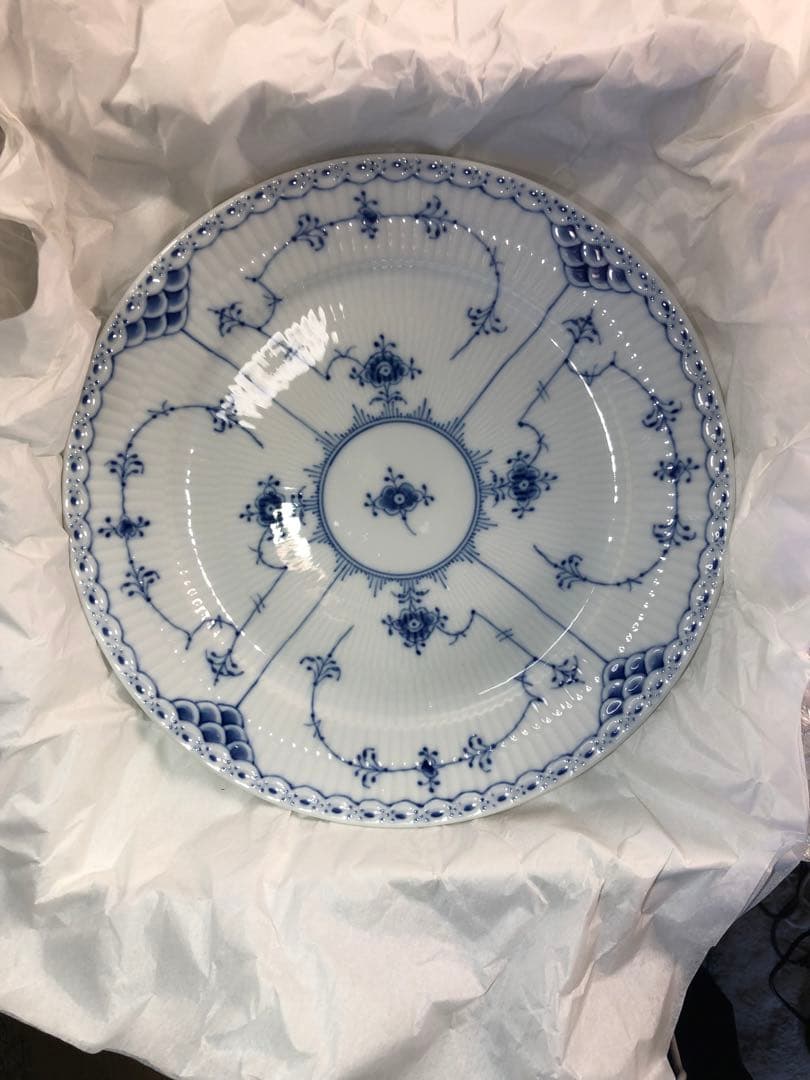 ロイヤルコペンハーゲン ブルーフルーテッド 青と白の花柄25cm