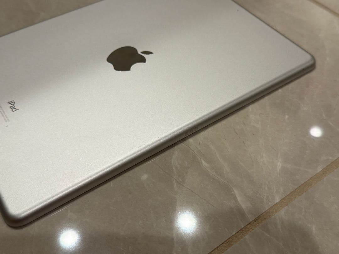 即日発送 iPad 第8世代 32GB Wifi版 キーボードカバー付