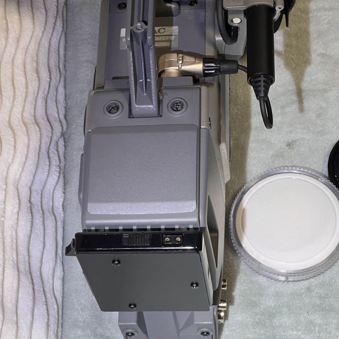 ビデオカメラIkegami HC-300、 82CL-UP1300Hケース鍵付き