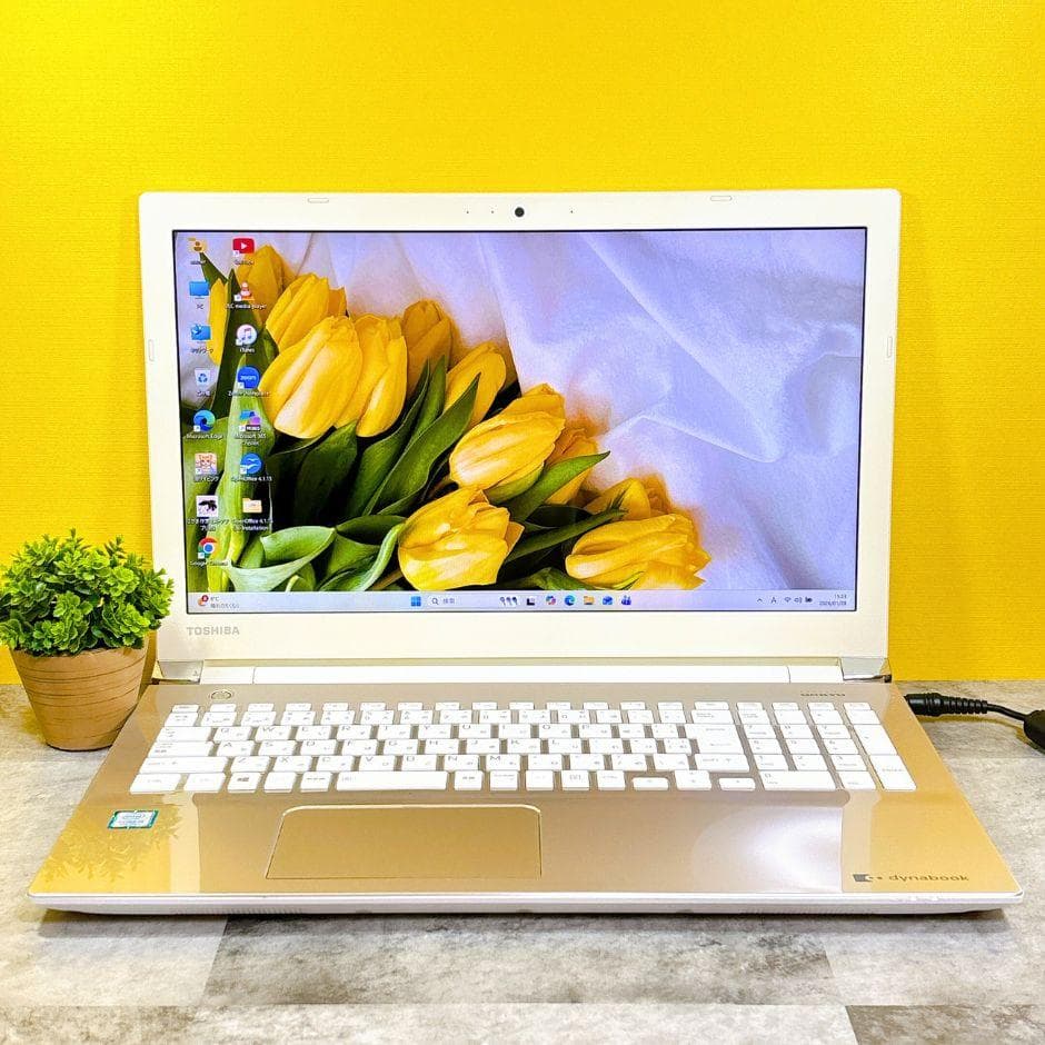 おしゃれなゴールド✨新品SSD搭載で快適✨カメラ付き 薄型 フルHD Win11