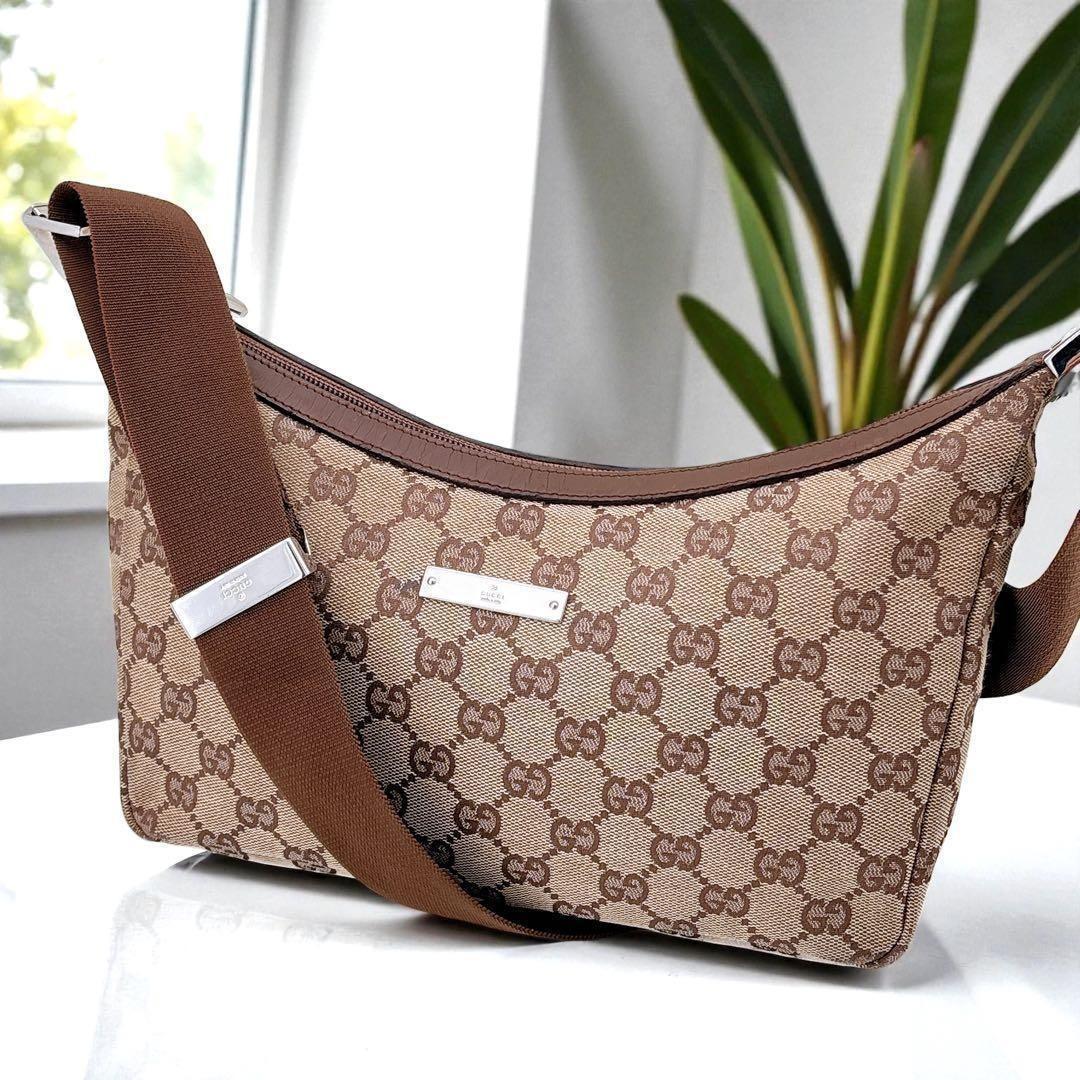 GUCCI GGキャンバス メッセンジャーバッグ ブラウン