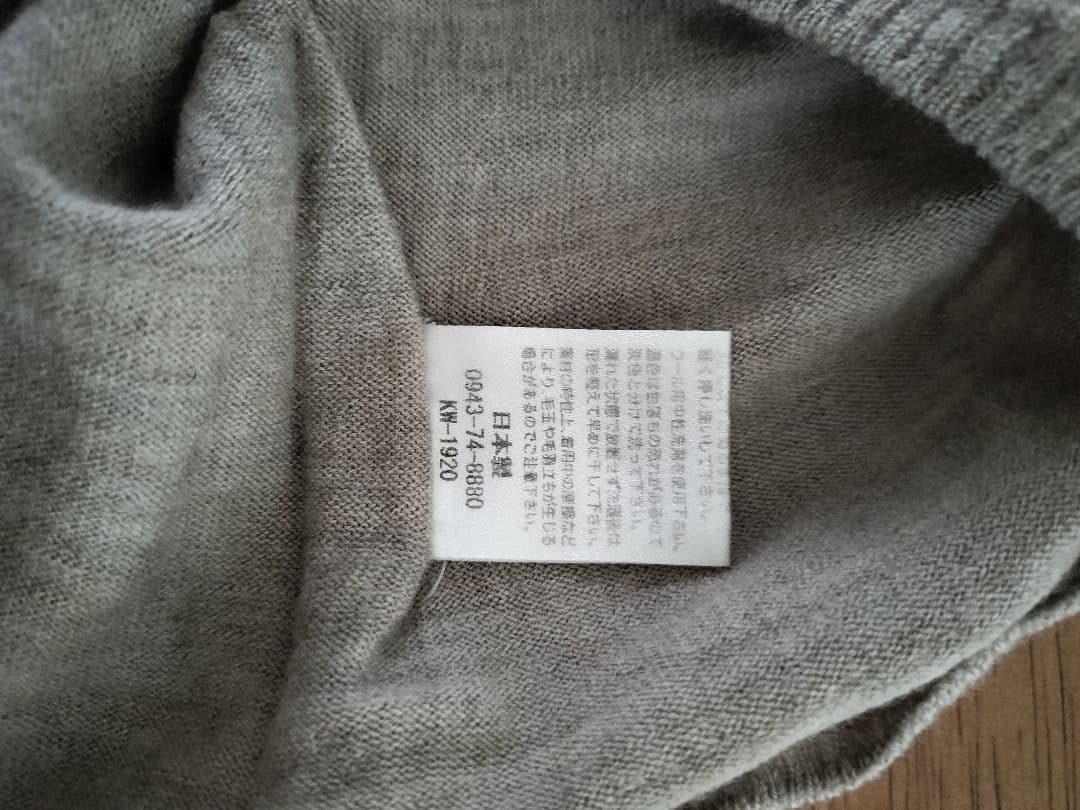 コトリワークス　ばばシャツ　ベージュ Vネック　s