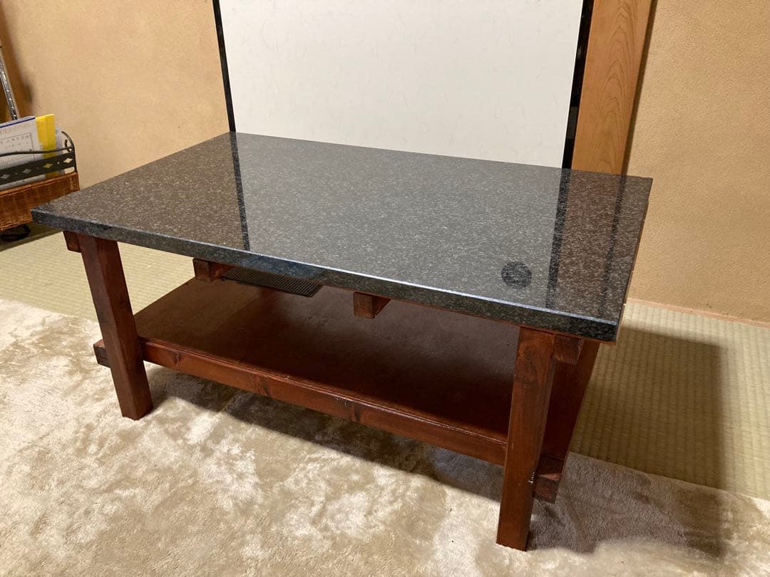 黒御影石天板のリビングテーブル