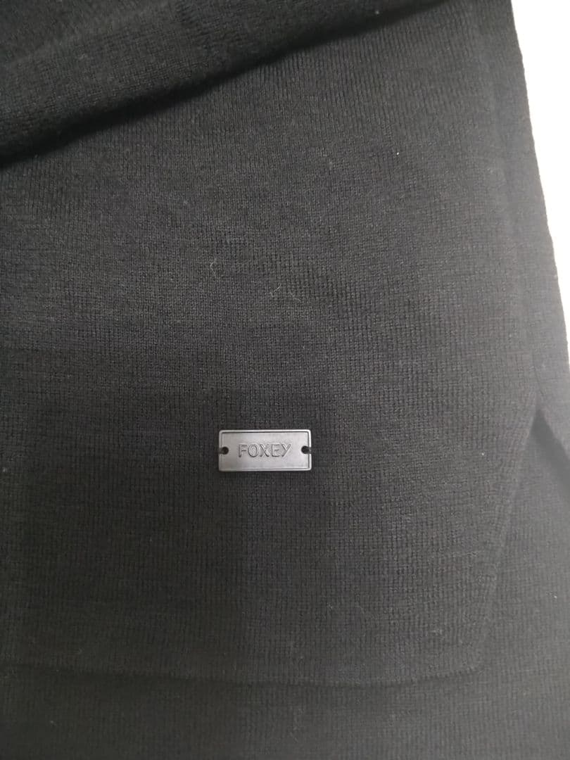 【FOXEY】フォクシー 黒タートルネックニット サイズ42 L ロゴプレート付