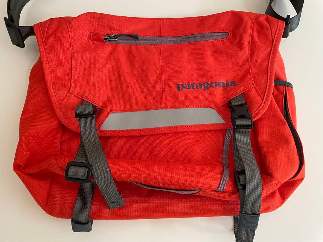 【超美品】patagonia メッセンジャーバッグ　ショルダーバッグ