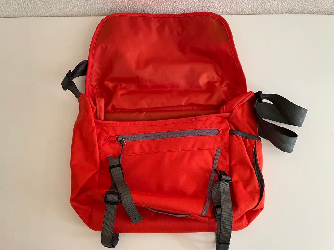 【超美品】patagonia メッセンジャーバッグ　ショルダーバッグ