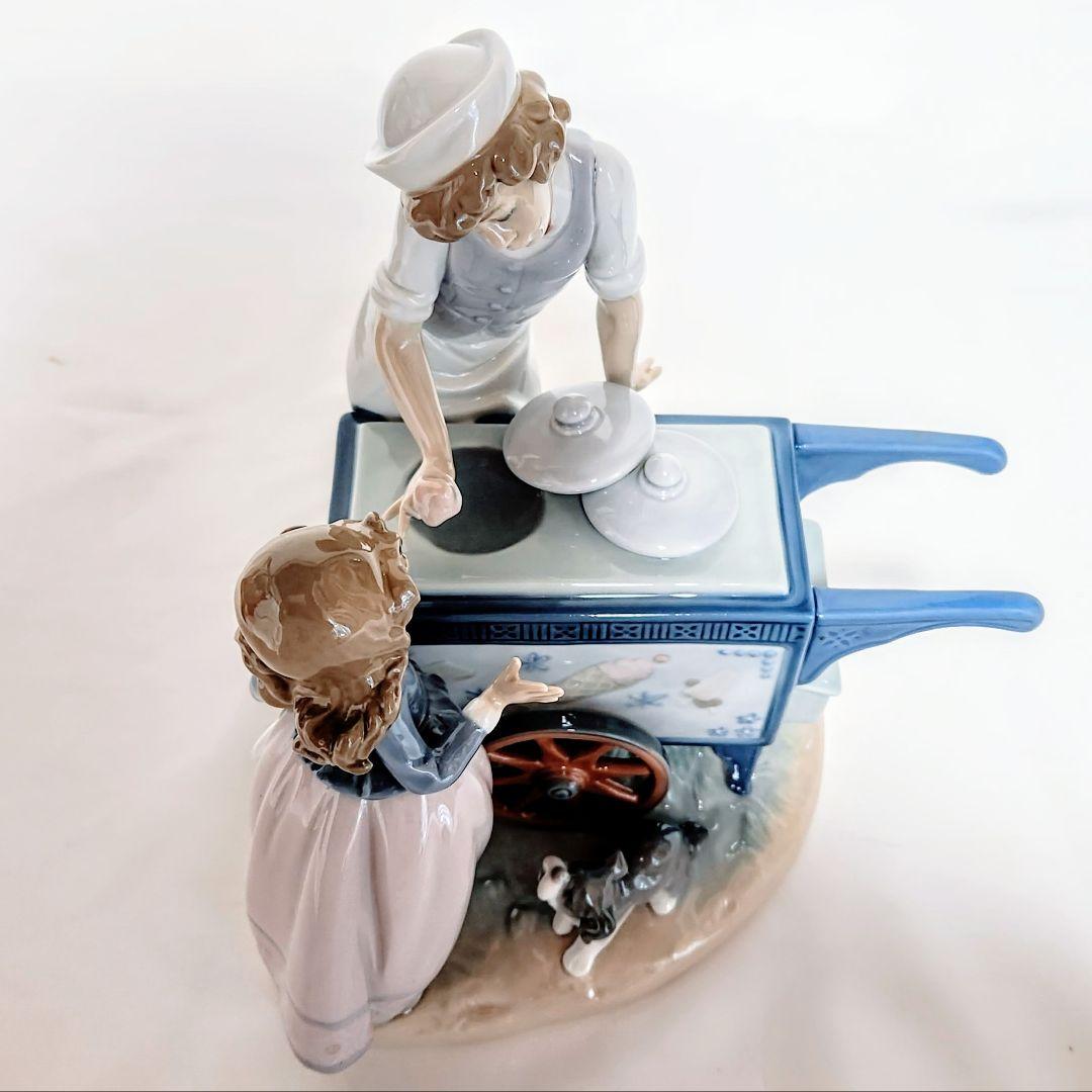 リヤドロ【美品・訳あり】フィギュリン《素敵なアイスクリーム屋さん》No5325