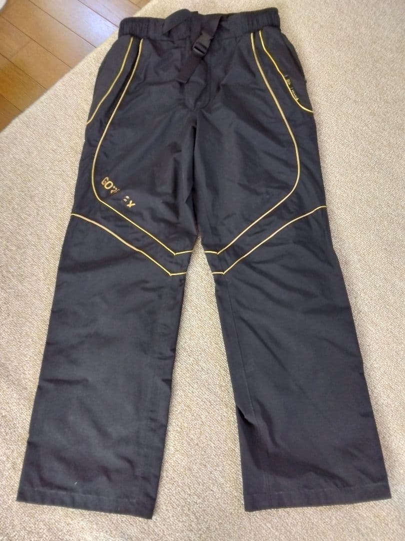 9/7までの出品　がまかつ ゴアテックスレインスーツ M　多少のスレ使用感あり