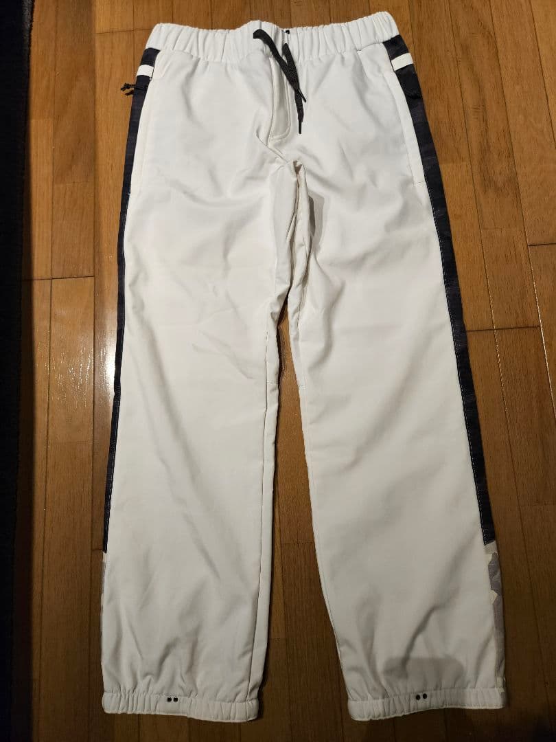 22-23 スノボウェア 686 ホワイトジャケット パンツセット
