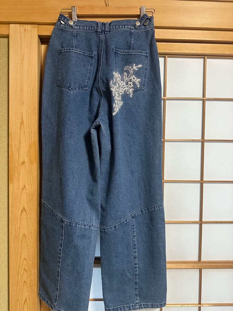 ウィルフリーサイズアジャストモチーフレースルーズデニムパンツM