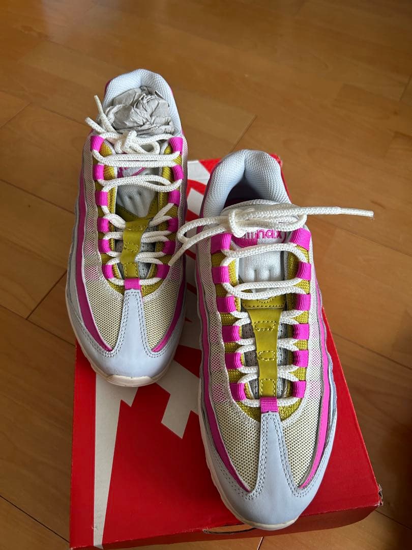 タイムセール！最大値下！★NIKE エアマックス95★白ベースのピンクカラー！