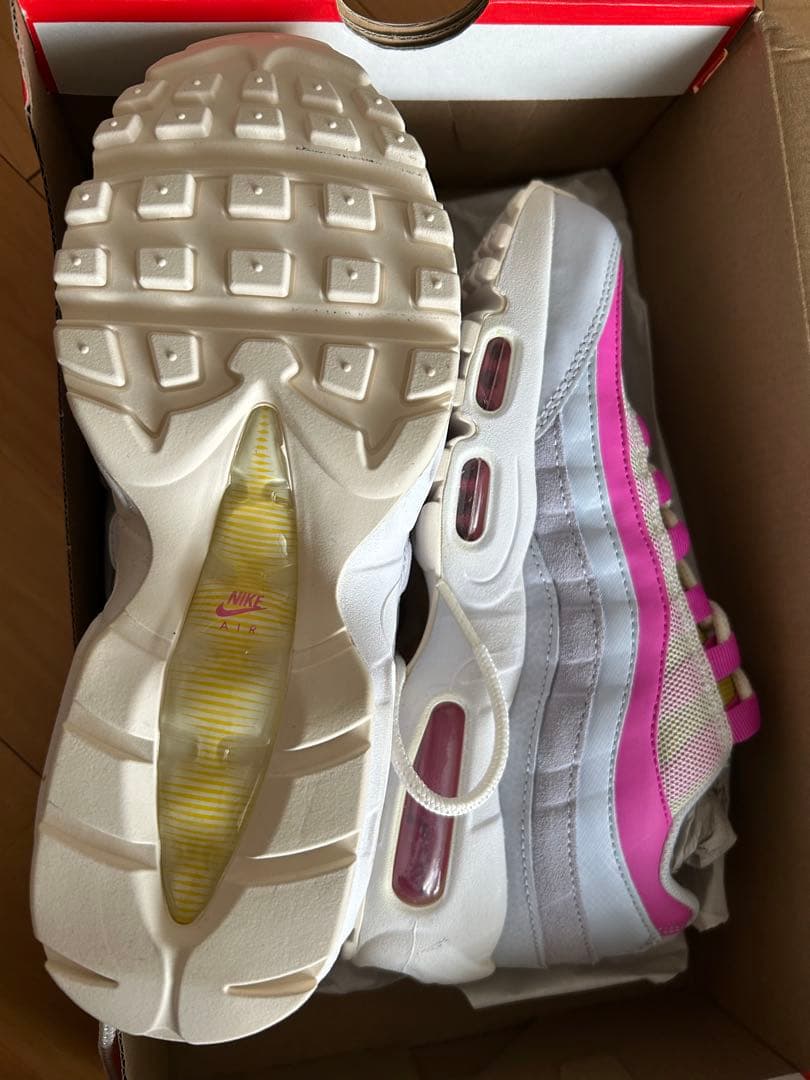 タイムセール！最大値下！★NIKE エアマックス95★白ベースのピンクカラー！