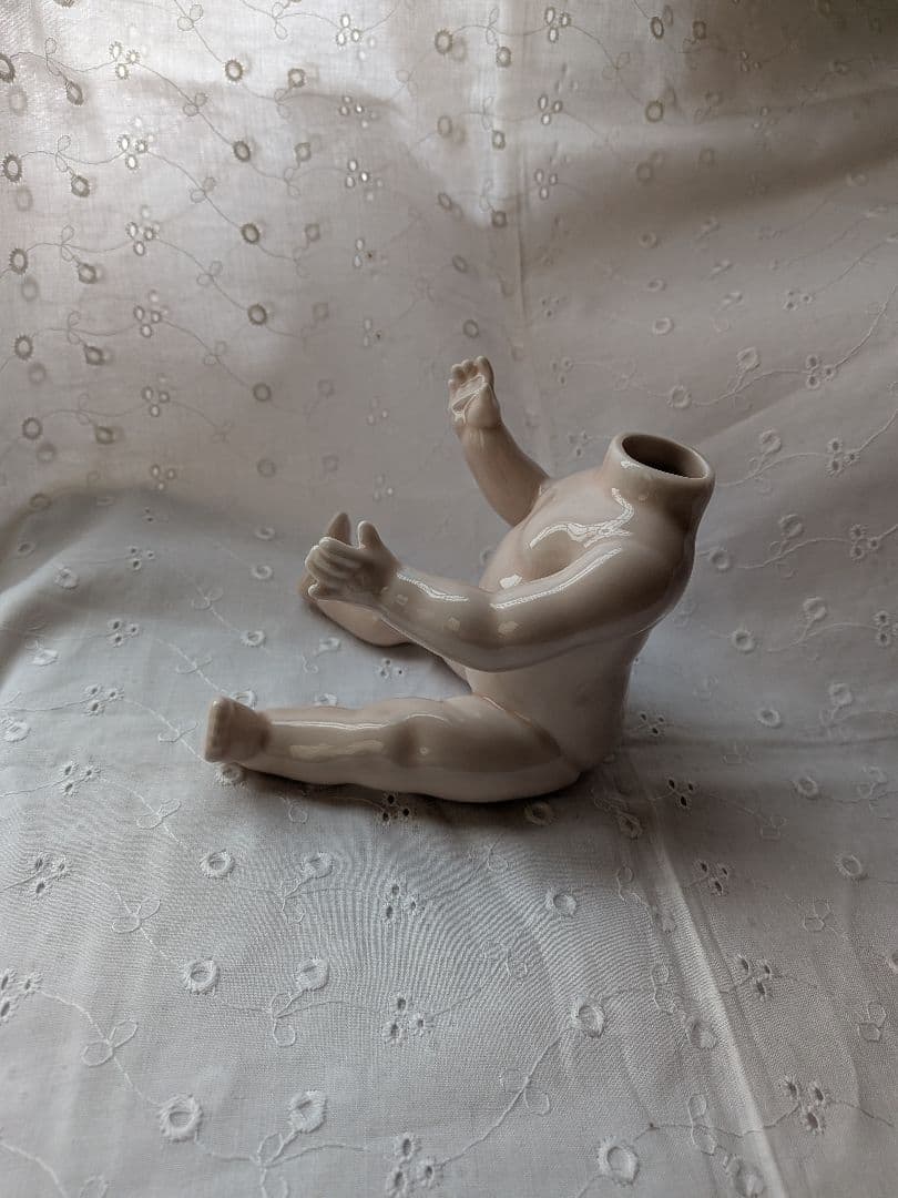 ベビーボディ型フラワーベース＊陶器＊THROW-A-KISS