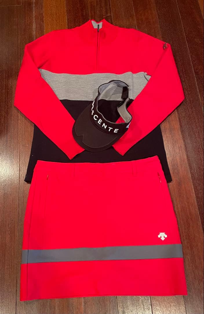 デサントゴルフ　セットアップ　黒サンバイザーつき３点