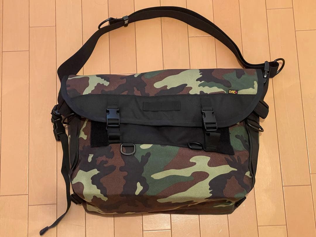 PAC DESIGNS Basic Slim メッセンジャーバッグ