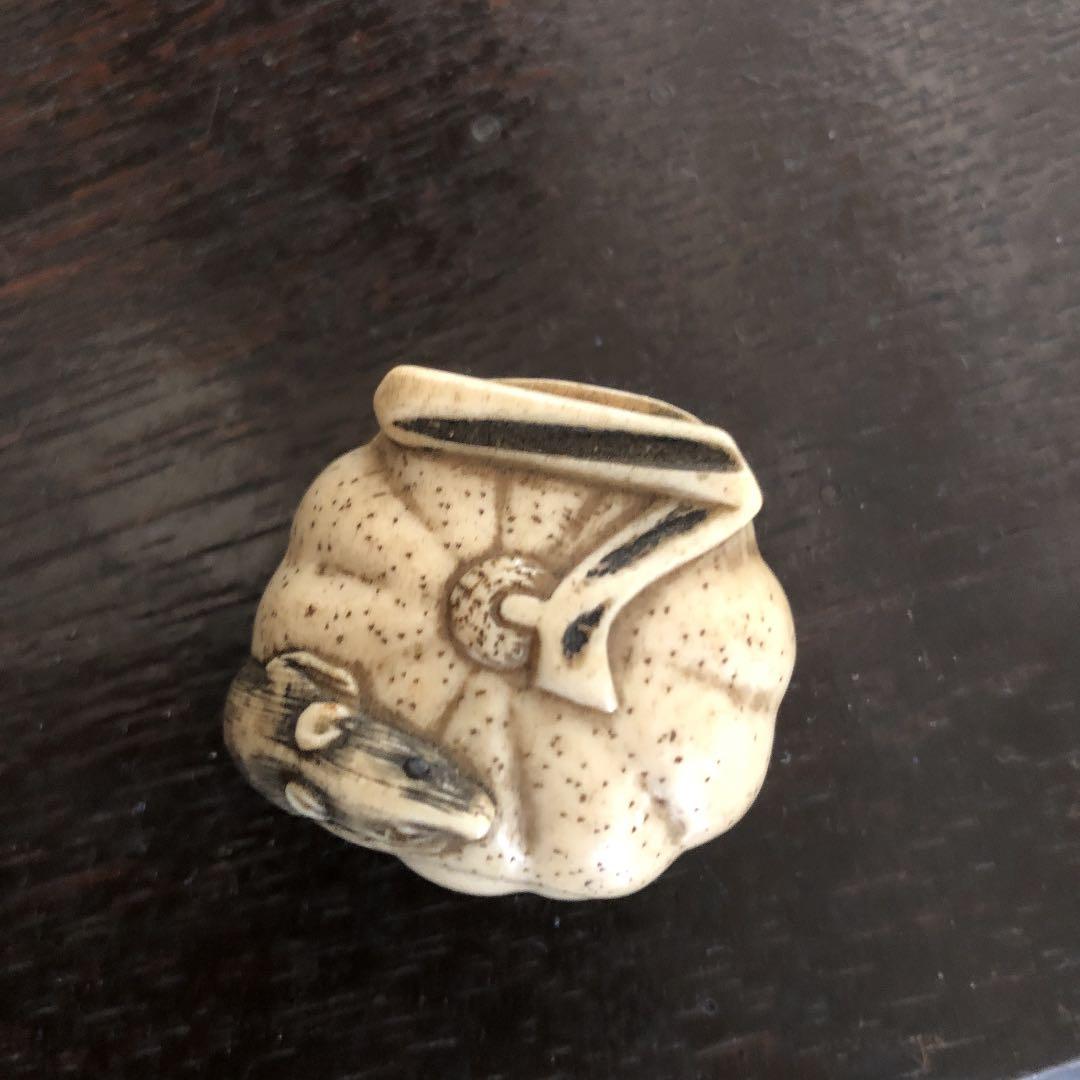 根付け　鼠　ネズミ　ねずみ　骨製