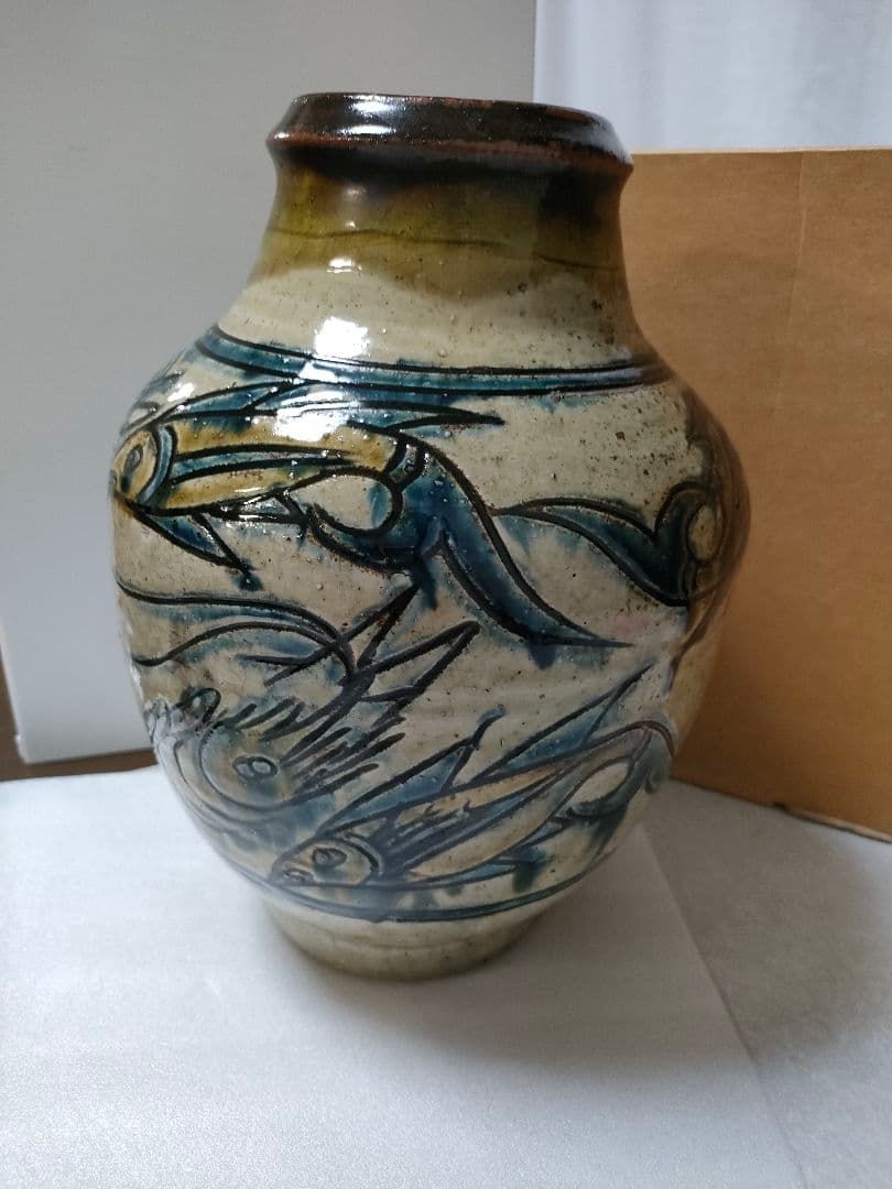 やちむん金城次郎　壺　 魚紋（5）＋海老魚紋（3）計８　希少品　高さ 28cm
