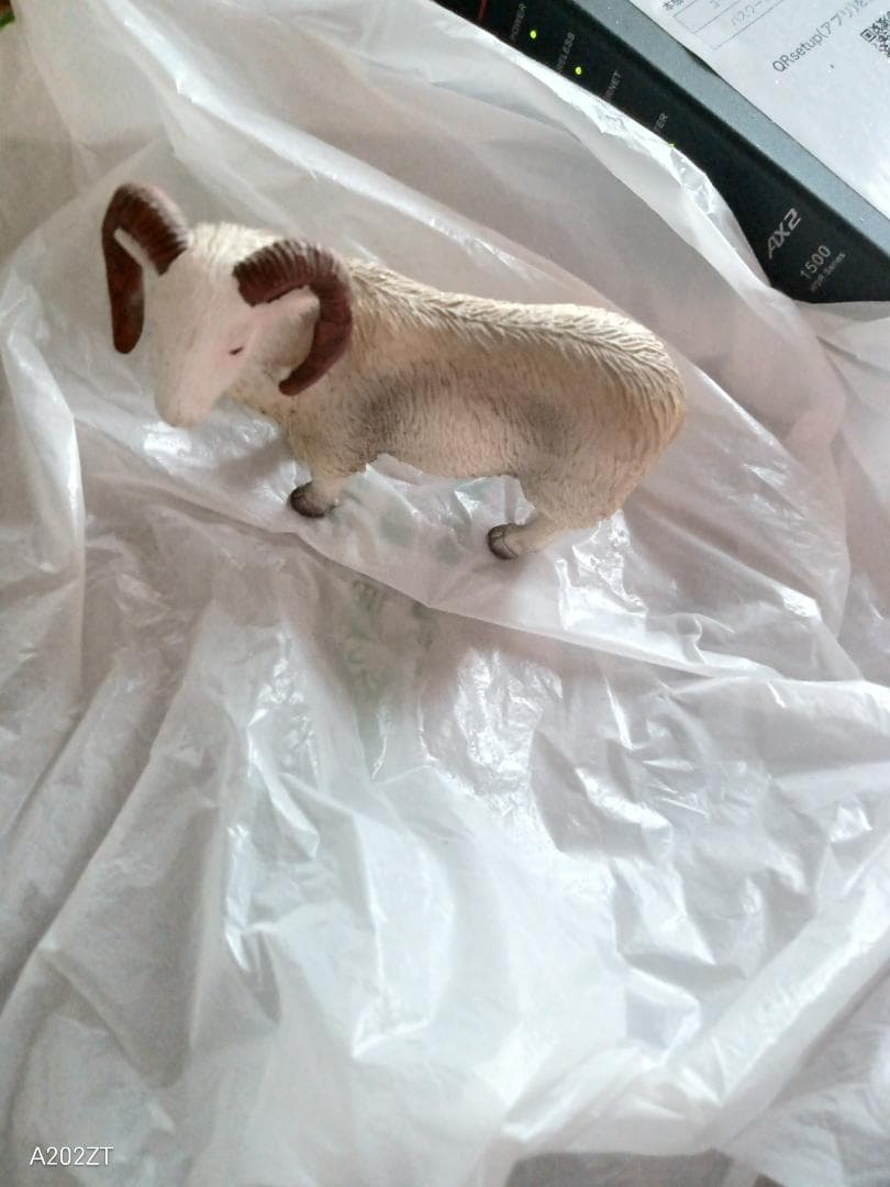 ヤギの卓上置物