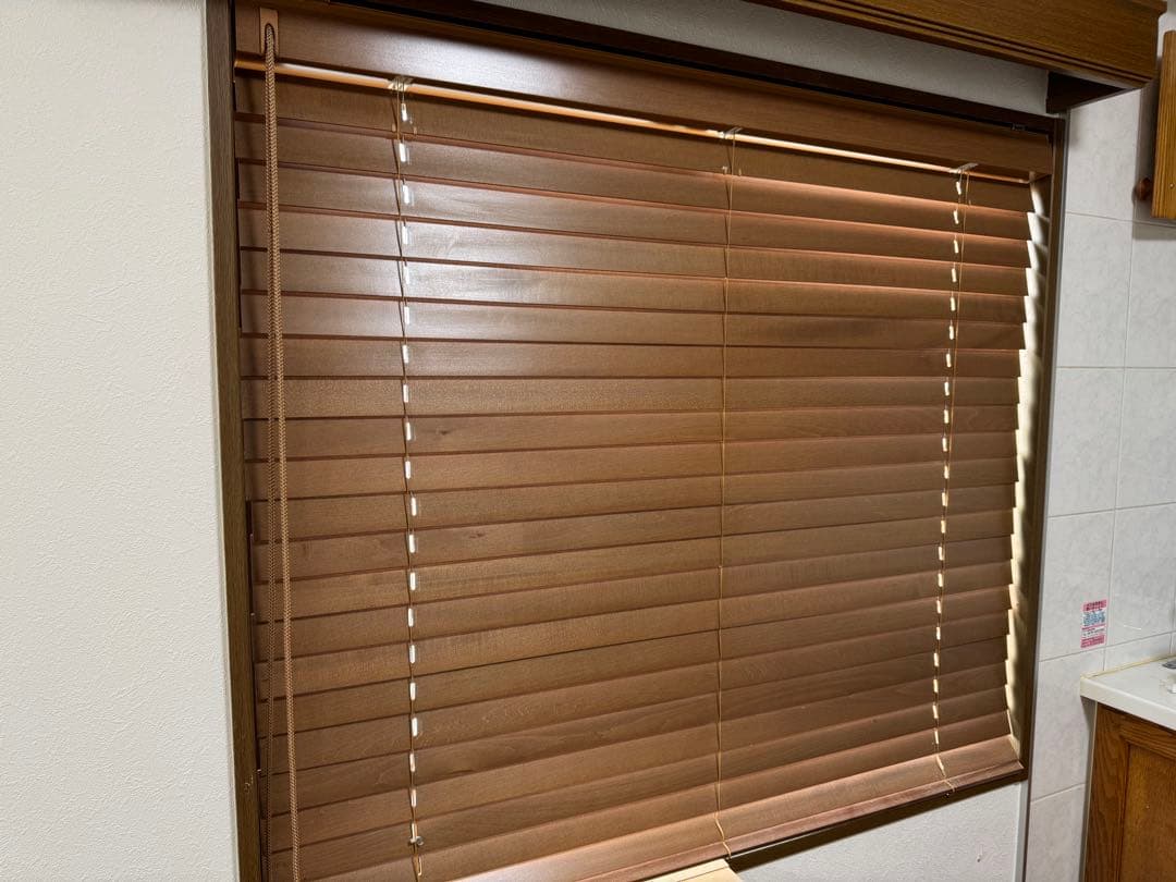 美品サルト（Sarto）ウッドブラインド50自動降下式天井付定価5.4万円その3