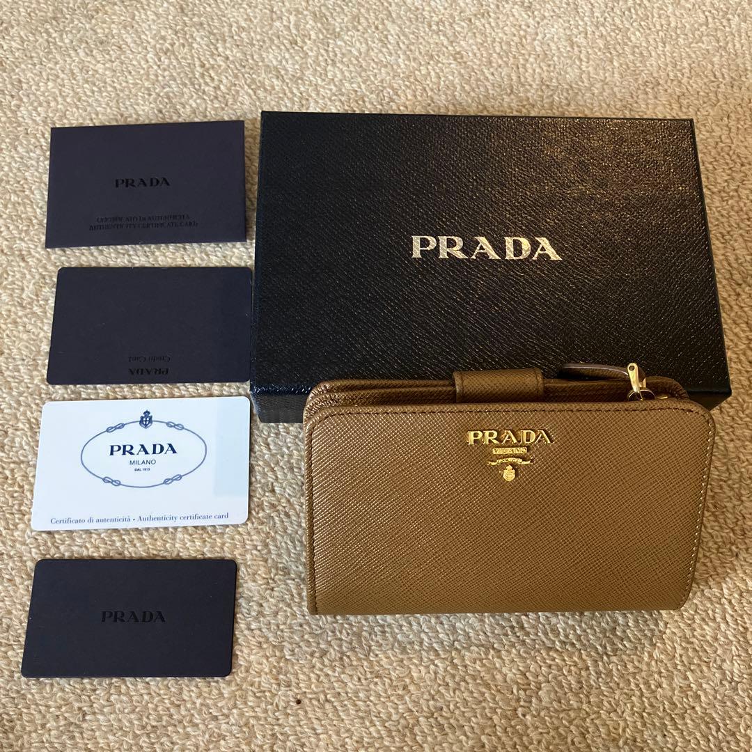 PRADA 二つ折り財布　プラダ　財布　２つ折り