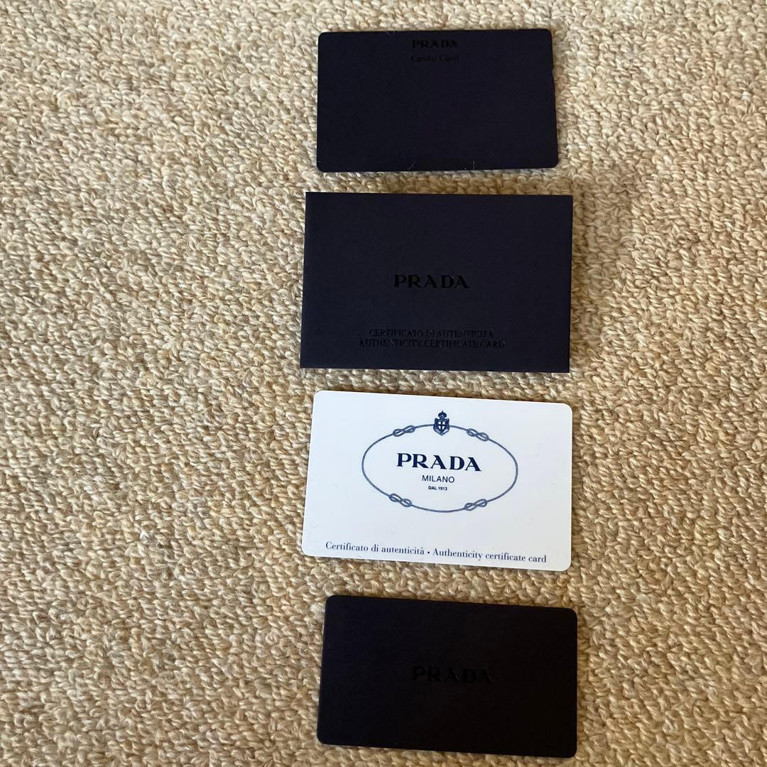 PRADA 二つ折り財布　プラダ　財布　２つ折り