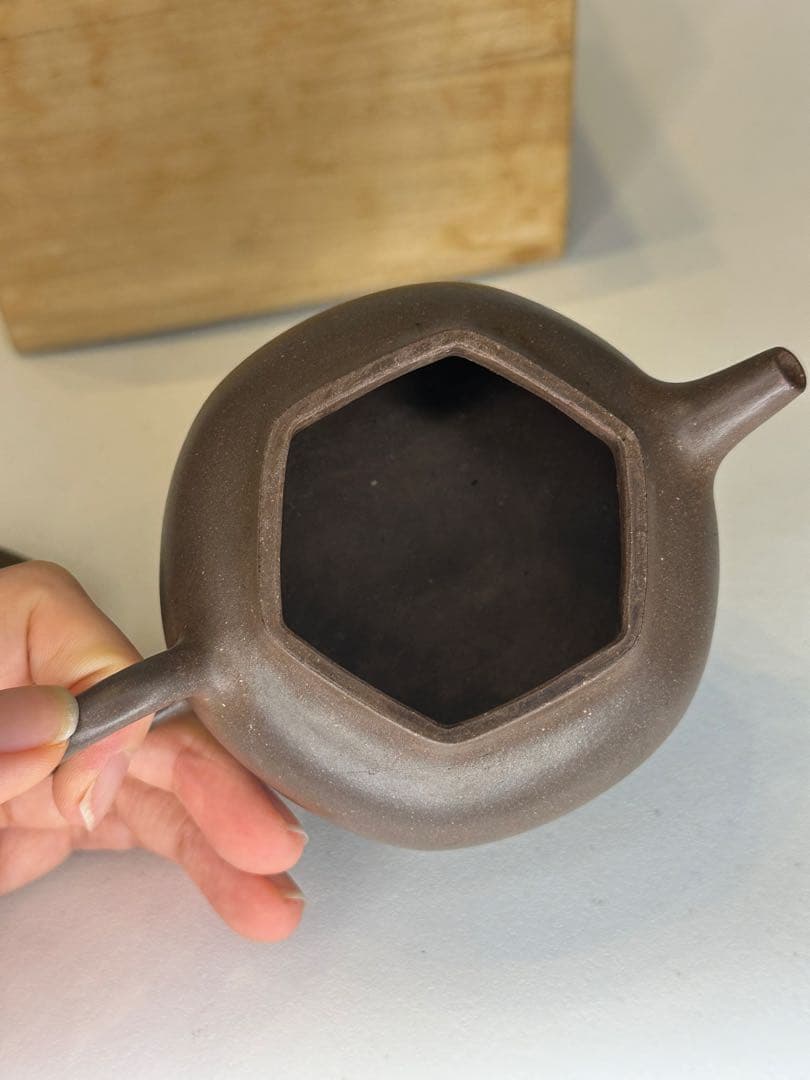 中国 宜興 紫砂 茶壺 紫泥 六角壺 底部刻款あり 共箱傷有り 骨董品 煎茶道具