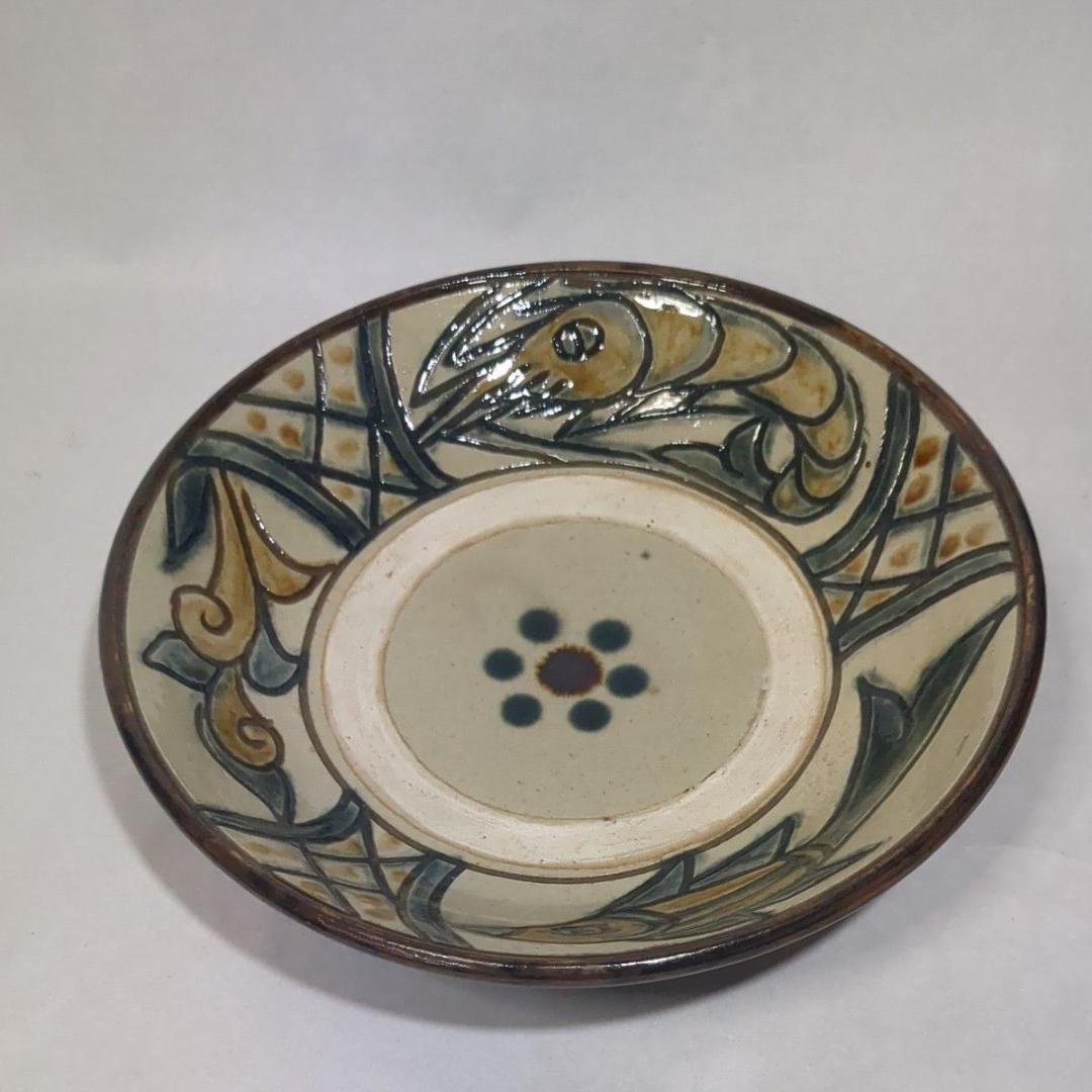 金城敏昭 壺屋焼 やちむん 魚文 海老文 盛鉢 沖縄 琉球 「昭」銘入り 美品