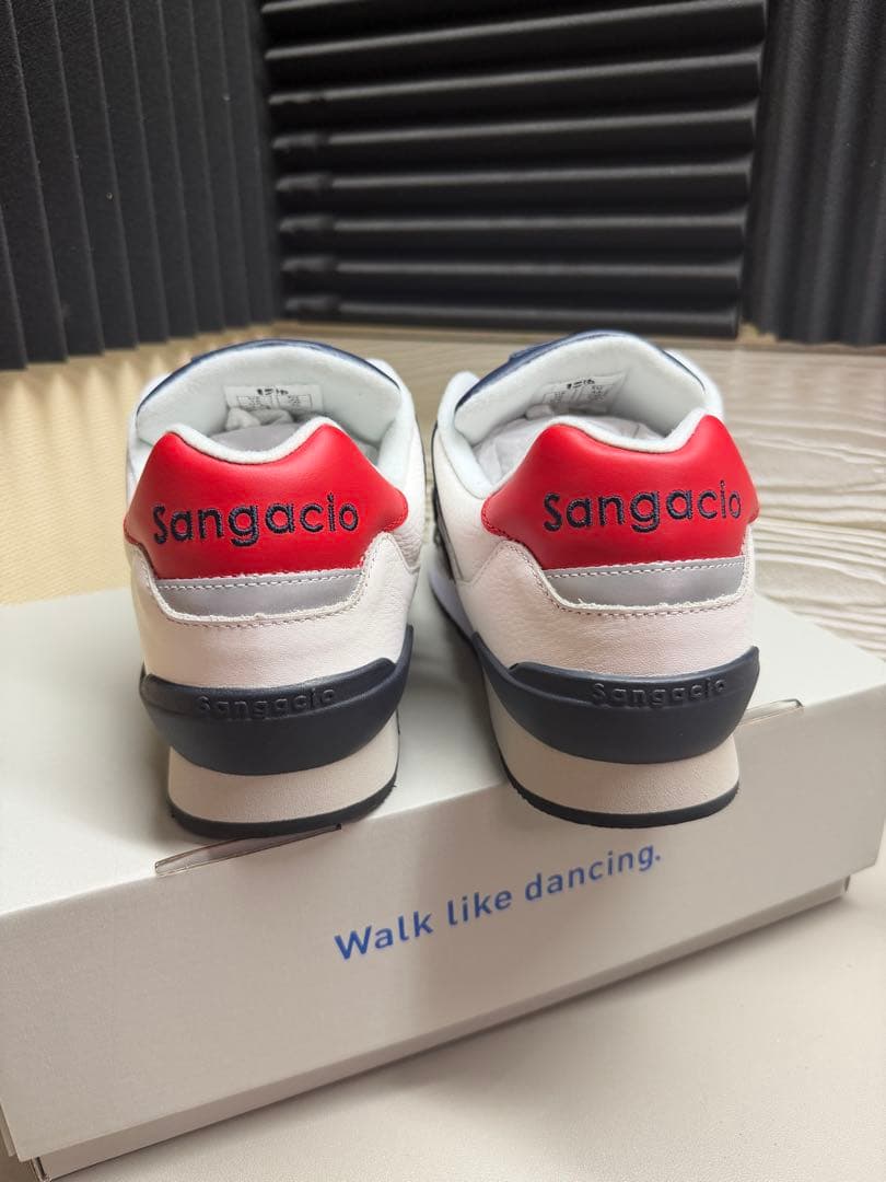 10周年 にゅーずスニーカー 28cm